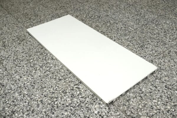 Myymälähyllystön taustapelti, 89cm x 38,5cm