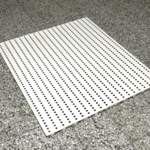 Myymälähyllystön taustapelti / reikälevy, 89cm x 77cm