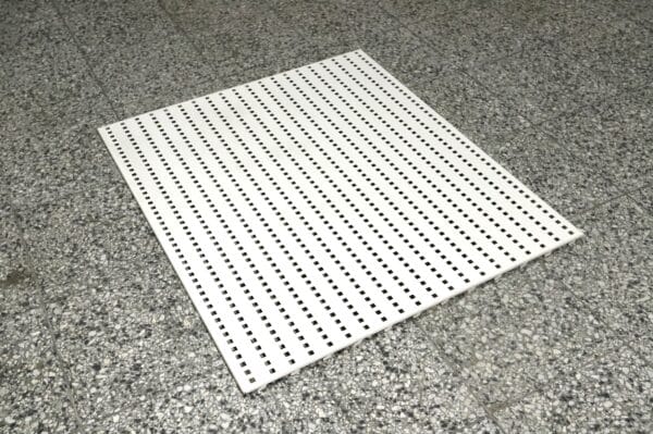 Myymälähyllystön taustapelti / reikälevy, 89cm x 77cm