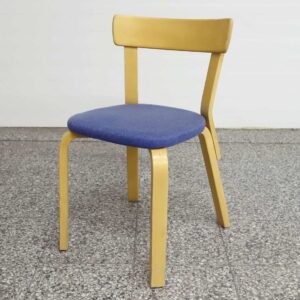 Artek 69-tuoli, design Alvar Aalto