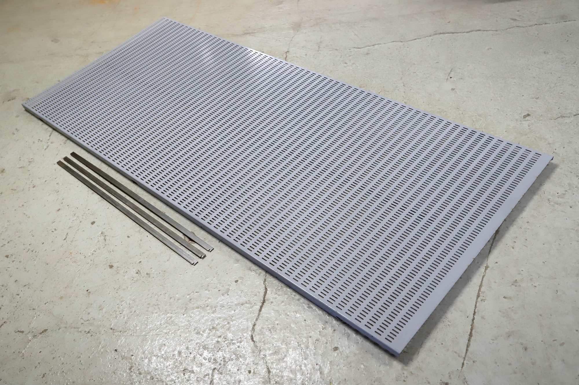 Hestra-myymälähyllystön taustapelti / reikälevy, 208cm x 87cm