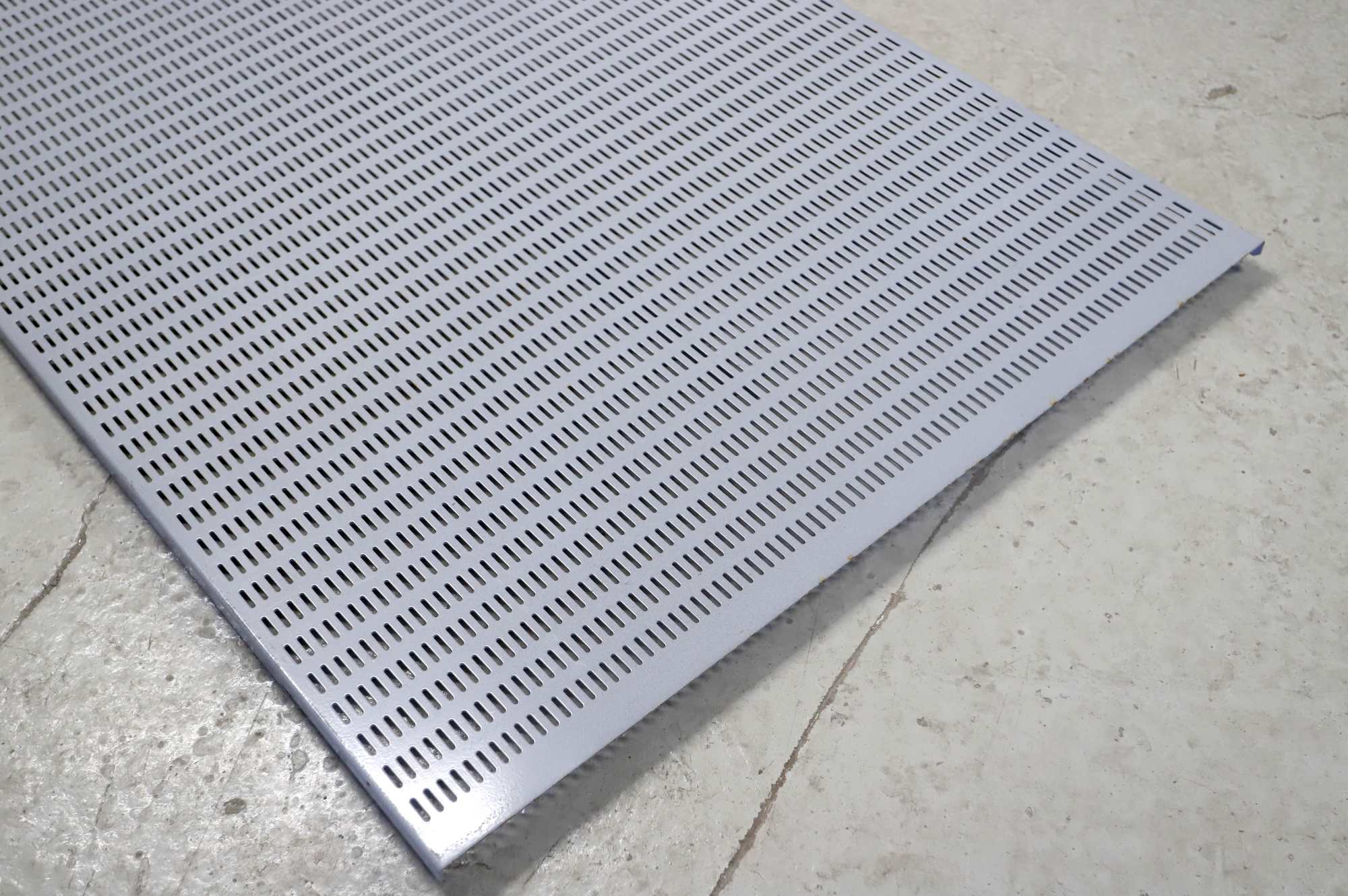 Hestra-myymälähyllystön taustapelti / reikälevy, 208cm x 87cm