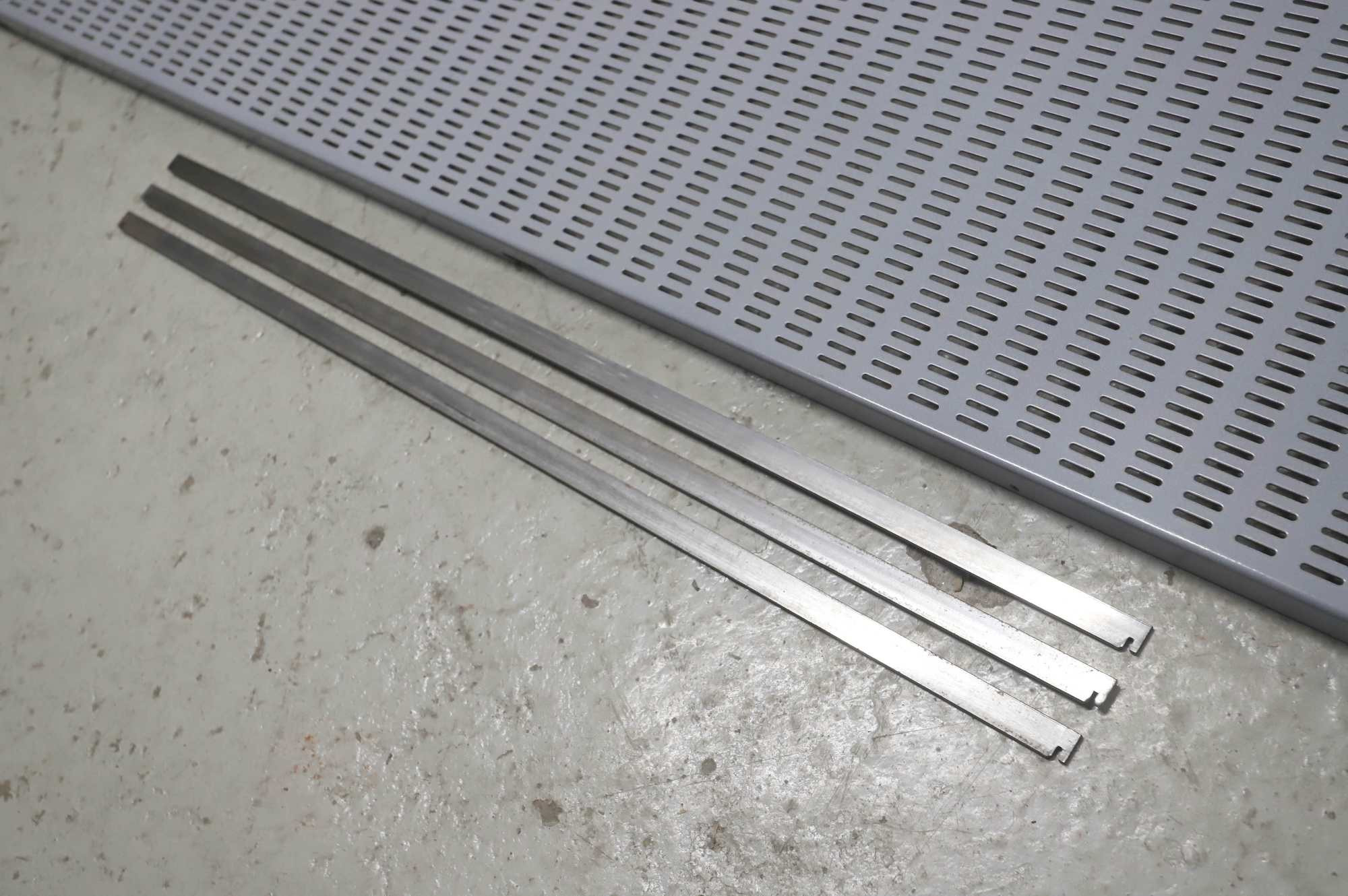 Hestra-myymälähyllystön taustapelti / reikälevy, 208cm x 87cm