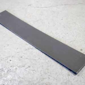 Hestra-myymälähyllystön päädyn potkupelti