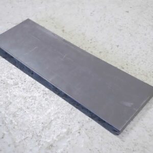 Hestra-myymälähyllystön L-jalan päädyn potkupelti