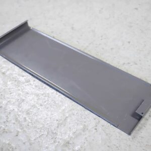 Hestra-myymälähyllystön L-jalan päädyn potkupelti