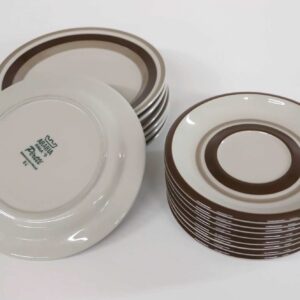 Arabia Pirtti -pullalautaset (7 kpl) ja -tassit (8 kpl)