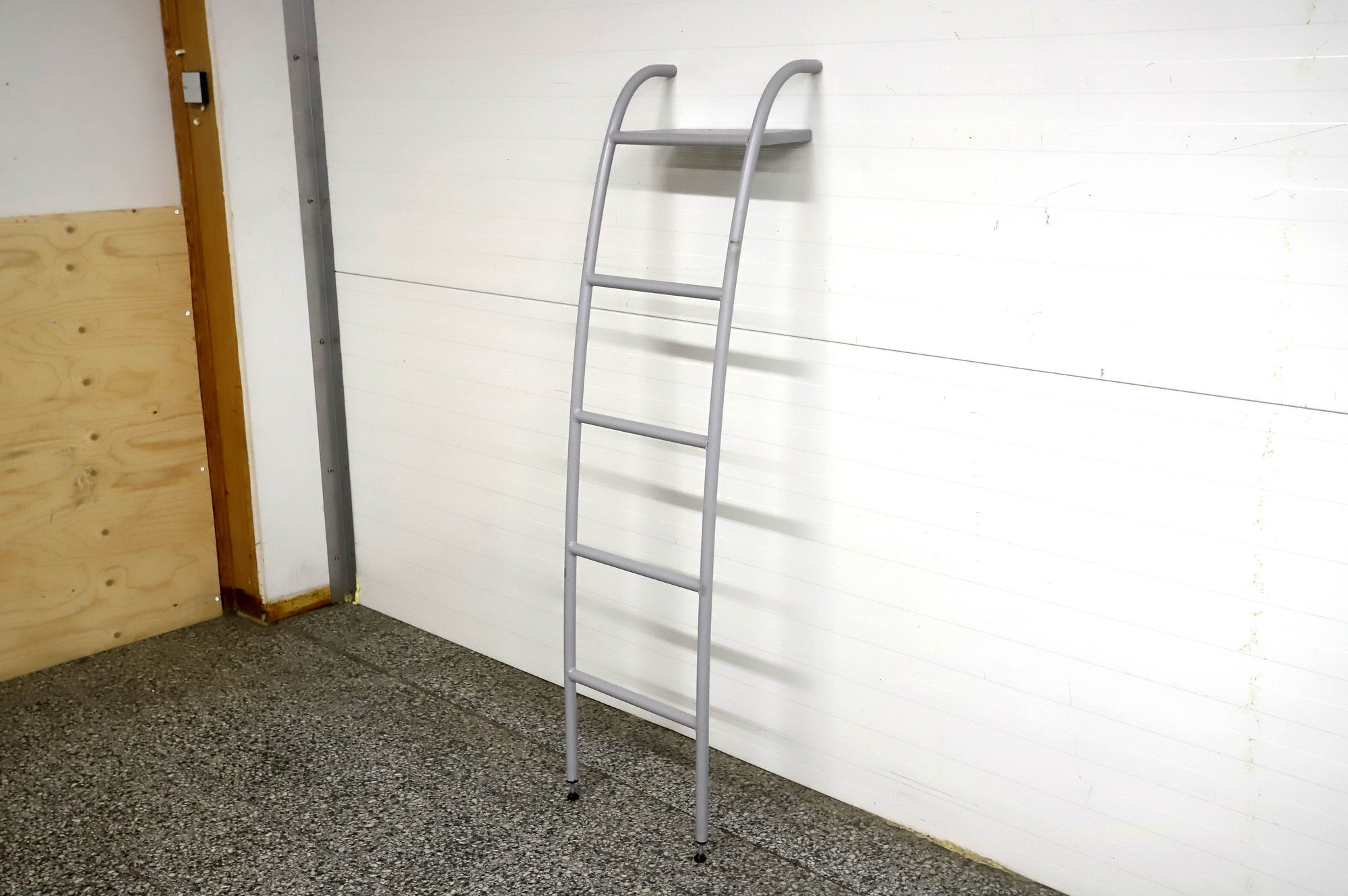 Kerrossängyn tikkaat / kaarevat tikkaat
