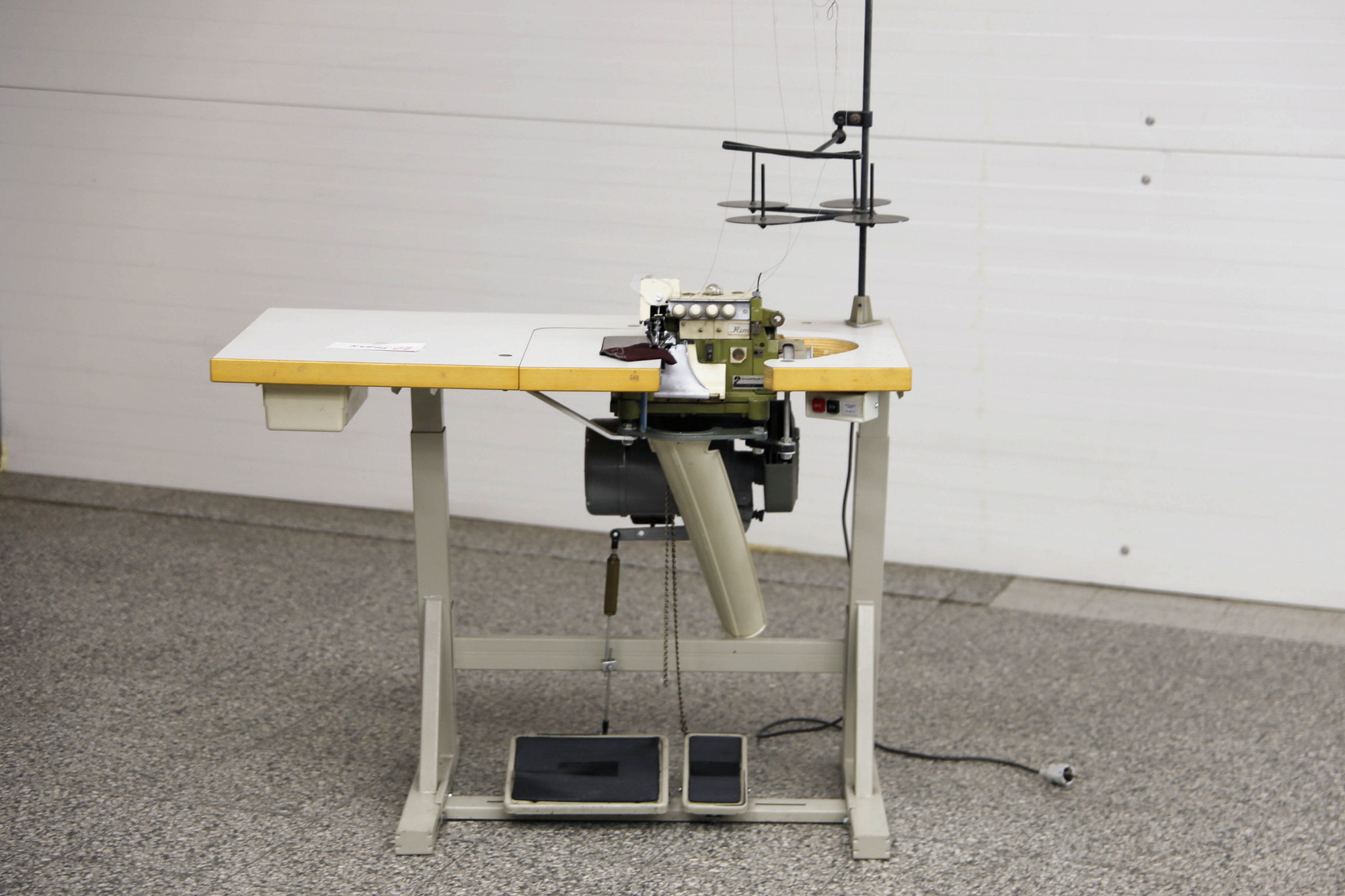 Rimoldi 527-00-2CS-01 4-lankainen teollisuussaumuri – 230 V
