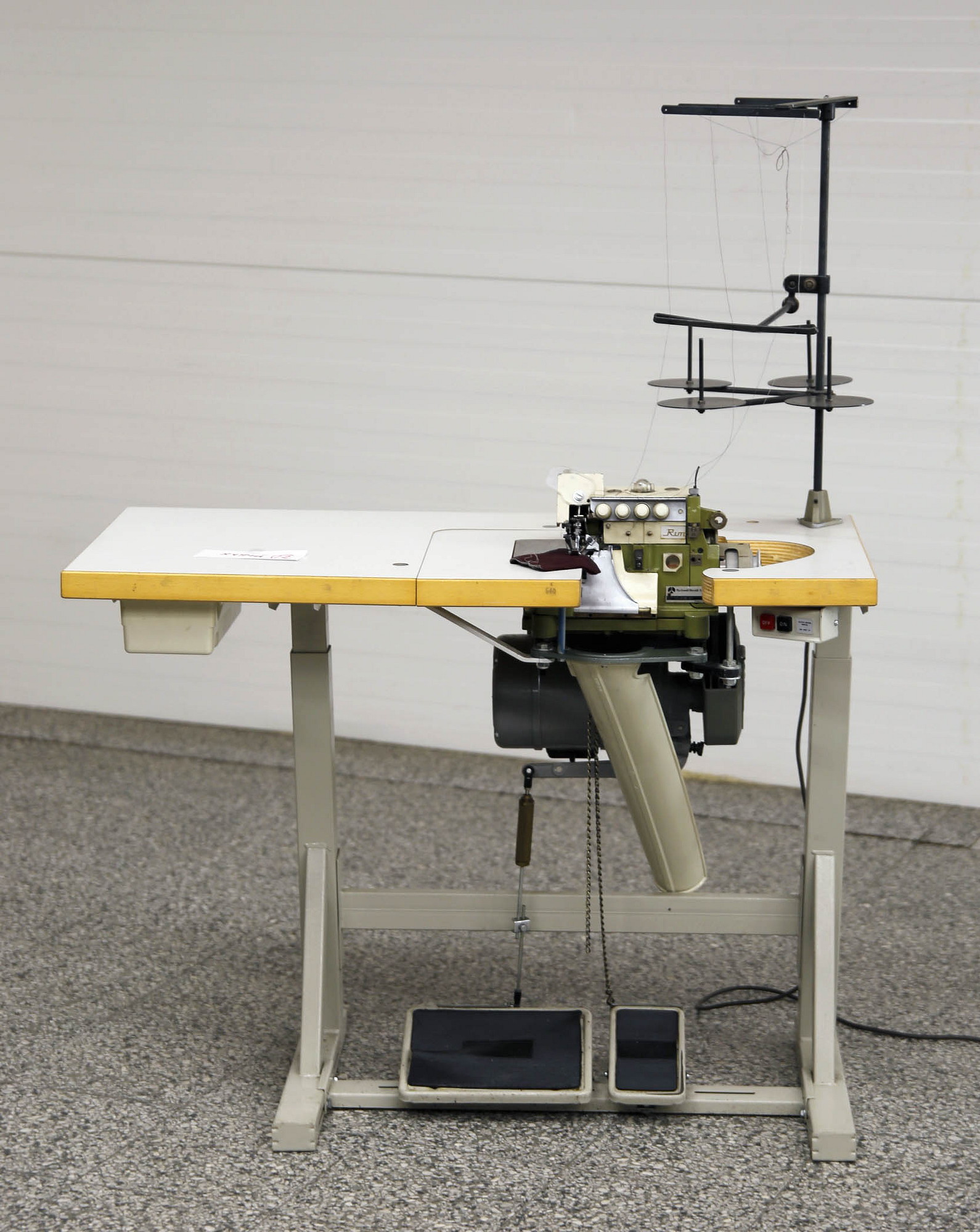 Rimoldi 527-00-2CS-01 4-lankainen teollisuussaumuri – 230 V