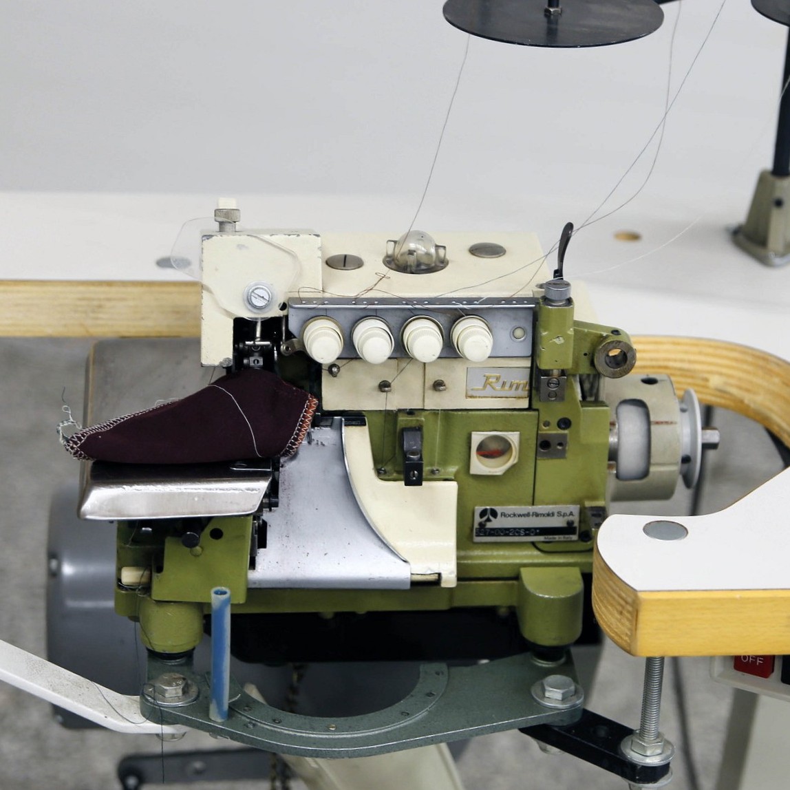 Rimoldi 527-00-2CS-01 4-lankainen teollisuussaumuri – 230 V