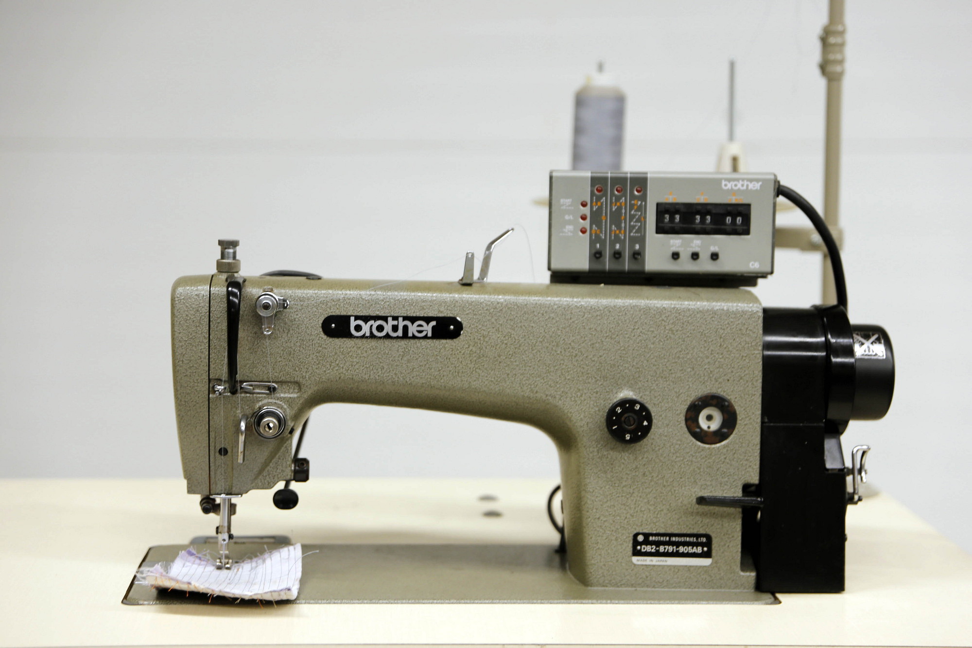 Brother DB2-B791-905AB teollisuusompelukone – neulasyöttö, langankatkaisu ja automatiikka, 380 V