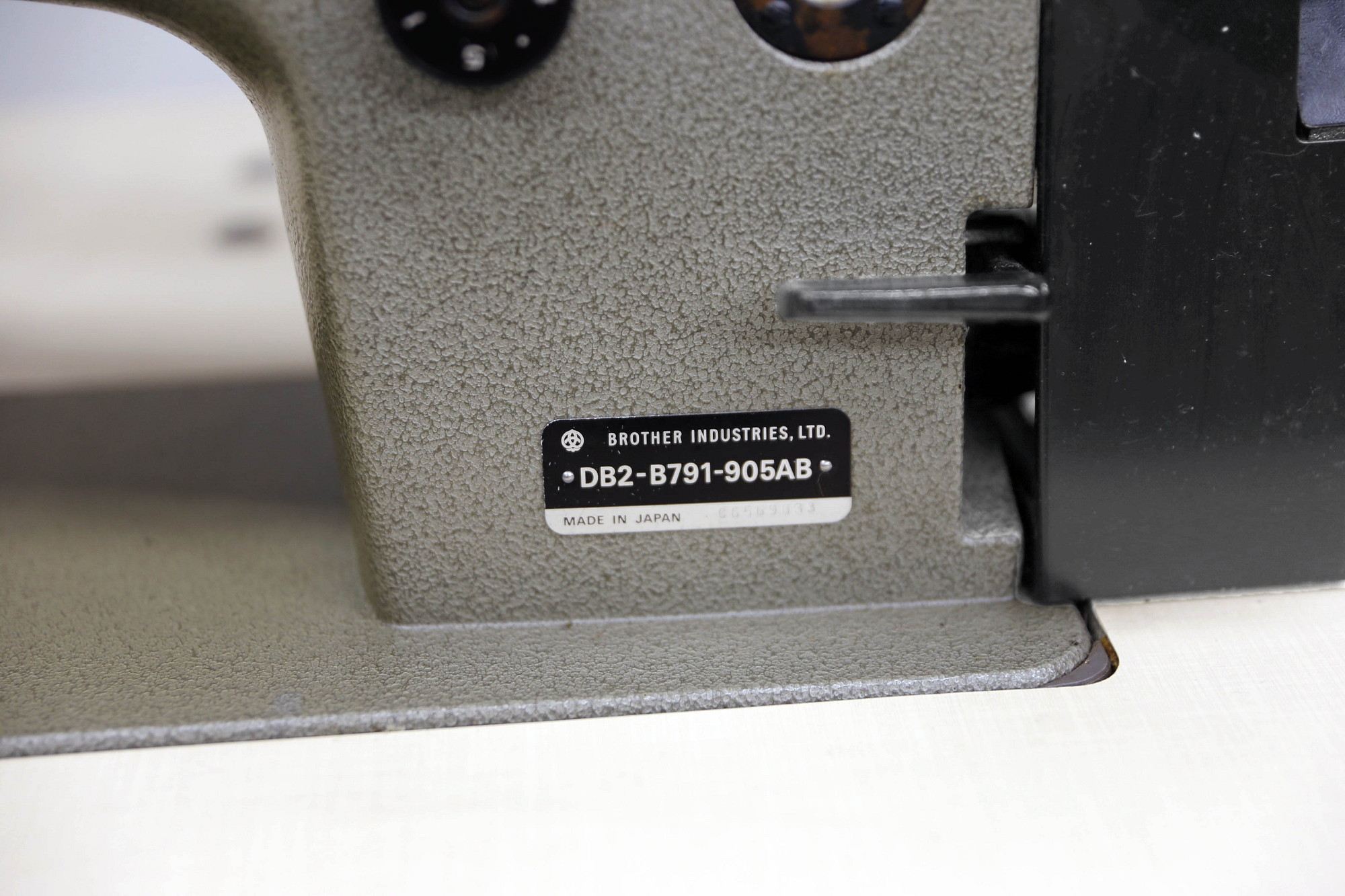 Brother DB2-B791-905AB teollisuusompelukone – neulasyöttö, langankatkaisu ja automatiikka, 380 V