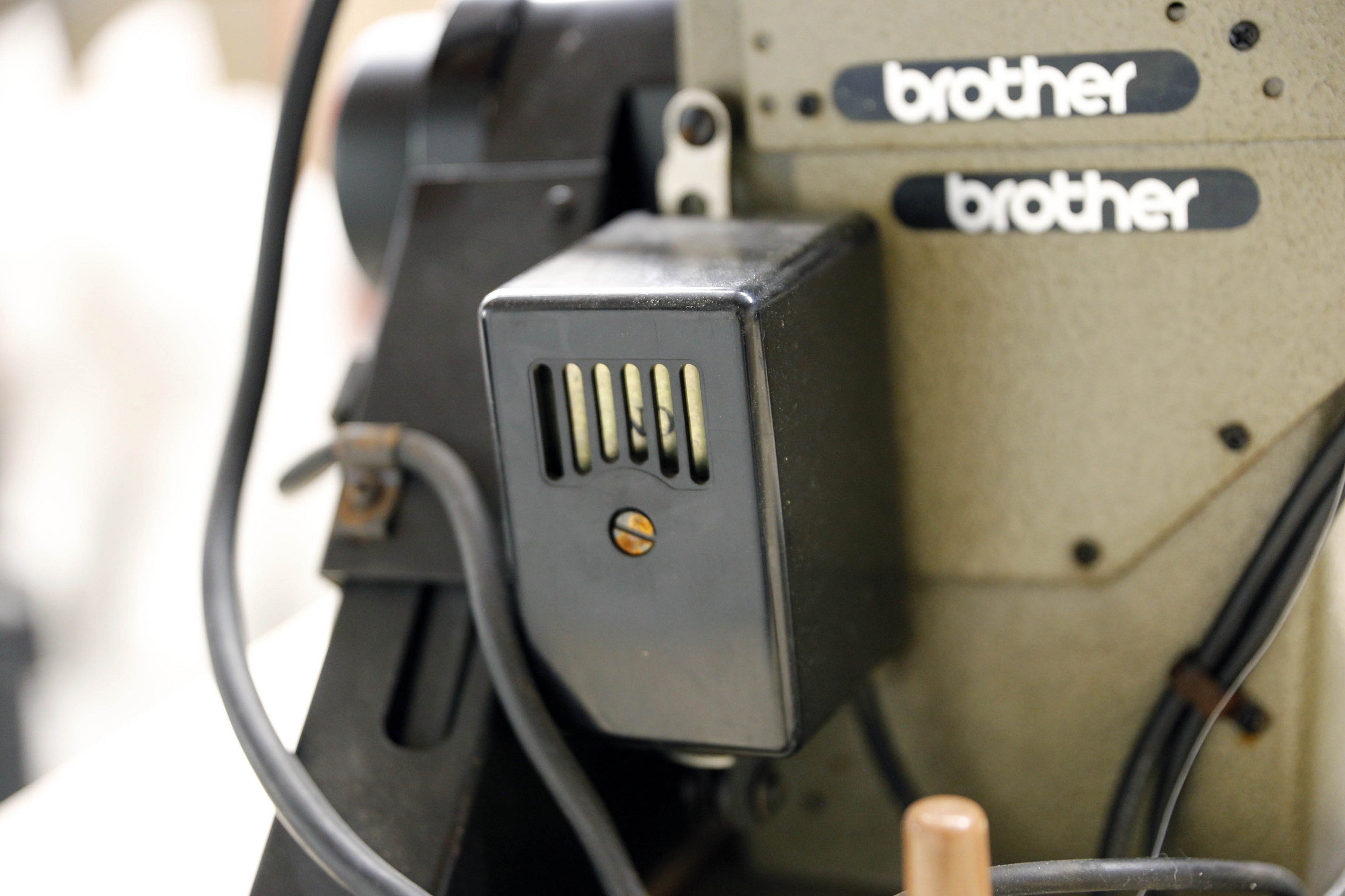 Brother DB2-B791-905AB teollisuusompelukone – neulasyöttö, langankatkaisu ja automatiikka, 380 V