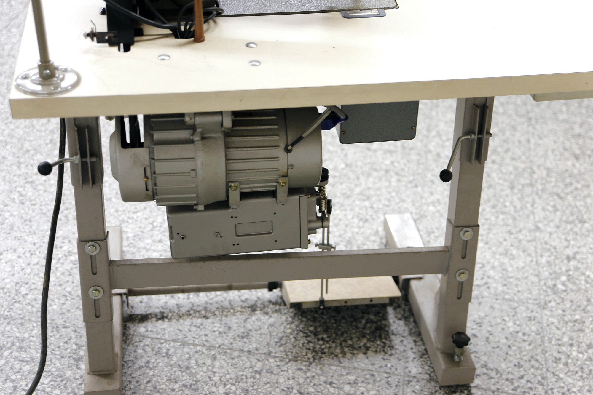 Brother DB2-B791-905AB teollisuusompelukone – neulasyöttö, langankatkaisu ja automatiikka, 380 V