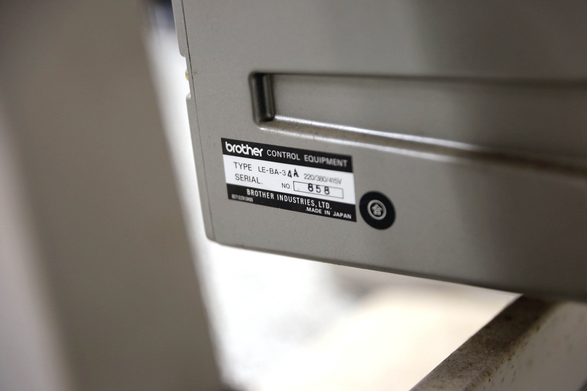 Brother DB2-B791-905AB teollisuusompelukone – neulasyöttö, langankatkaisu ja automatiikka, 380 V
