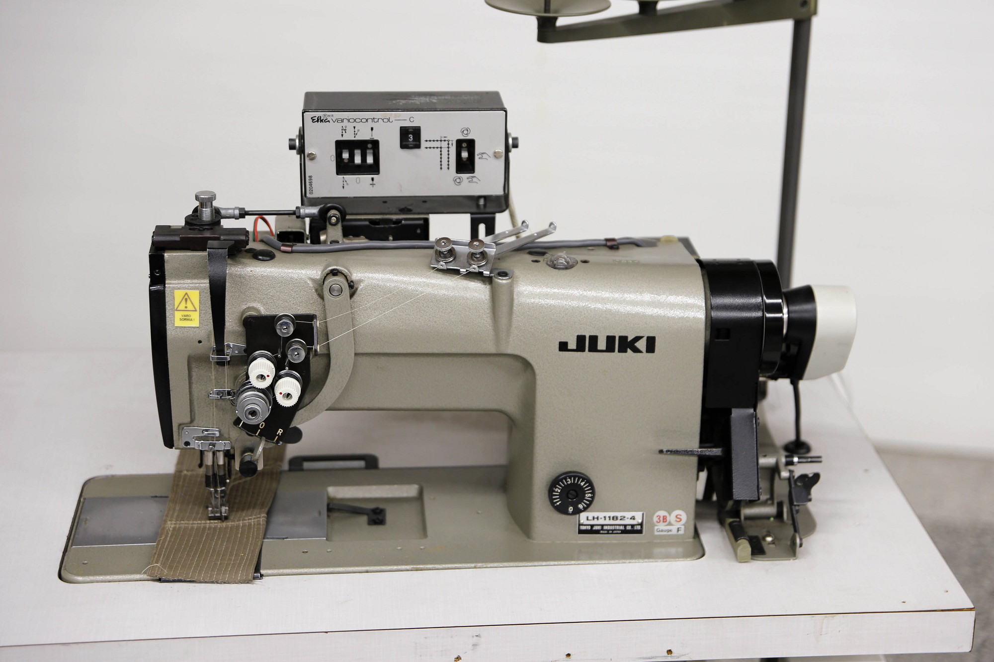 Juki LH-1182-4 kaksineulainen teollisuusompelukone - Image 10